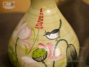 Lọ hoa men màu dáng vò thon vẽ hoa Sen hồng, cao 21cm