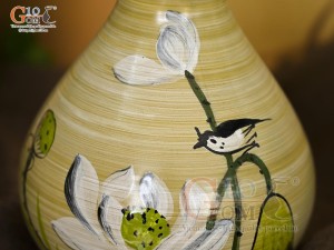 Lọ hoa men màu dáng vò thon vẽ hoa Sen trắng, cao 21cm