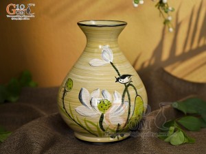 Lọ hoa men màu dáng vò thon vẽ hoa Sen trắng, cao 21cm