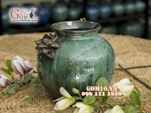 Lọ hoa men ngọc dáng vò, đắp nổi bông sen, cao 21cm