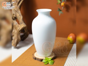 Lọ hoa men trắng dáng chân thon, cao 28cm