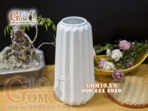Lọ hoa men trắng dáng dọc, cao 37cm