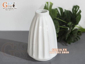 Lọ hoa men trắng dáng phi thuyền cổ thon, cao 25cm 