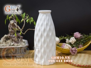 Lọ hoa men trắng dáng xoắn dứa cổ thon, cao 30cm