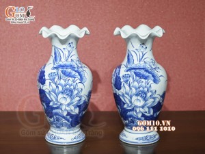 Đôi lọ hoa miệng lượn men lam cổ vẽ Sen Cát Tường, cao 32cm