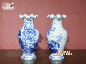 Đôi lọ hoa miệng lượn men lam cổ vẽ Sen Cát Tường, cao 32cm