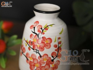 Lọ hoa mini men kem dáng vát vẽ hoa Đào đỏ, cao 11cm