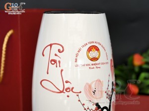Lọ hoa sơn mài dáng bom họa tiết hoa Đào phai in logo, cao 29cm
