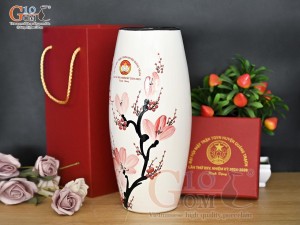 Lọ hoa sơn mài dáng bom họa tiết hoa Đào phai in logo, cao 29cm