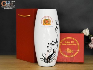 Lọ hoa sơn mài dáng bom nền trắng vẽ hoa Sen đen in logo