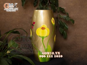 Lọ hoa sơn mài dáng bom nền vàng vẽ hoa Tulip, cao 30cm