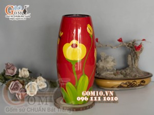 Lọ hoa sơn mài dáng bom nền đỏ vẽ hoa vàng, cao 33cm