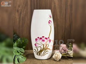 Lọ hoa sơn mài dáng bom vẽ Chuồn Sen nền trắng, cao 28cm Lọ hoa sơn mài dáng bom vẽ Chuồn Sen nền trắng, cao 28cm