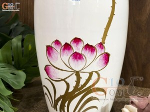 Lọ hoa sơn mài dáng bom vẽ Chuồn Sen nền trắng in logo, cao 28cm