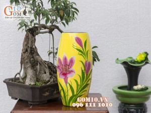 Lọ hoa sơn mài dáng bom vẽ hoa ly nền vàng 43cm