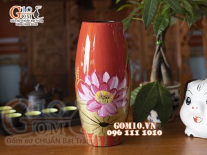Lọ hoa sơn mài dáng bom vẽ hoa sen nền đỏ, cao 30cm