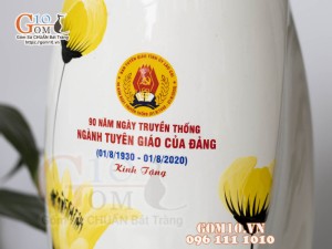 Lọ hoa sơn mài dáng bom xoắn, in logo quà tặng