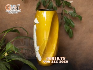 Lọ hoa sơn mài dáng bom xoắn nền vàng, họa tiết rạn cổ thiếu nữ áo cao 30cm