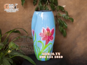 Lọ hoa sơn mài dáng bom xoắn nền xanh vẽ hoa tulip, cao 30cm