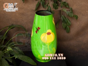 Lọ hoa sơn mài dáng chân thấp nền xanh vẽ hoa vàng, cao 29cm