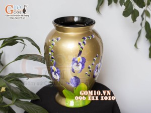 Lọ hoa sơn mài dáng chân thon nền vàng vẽ hoa Lan, cao 32cm