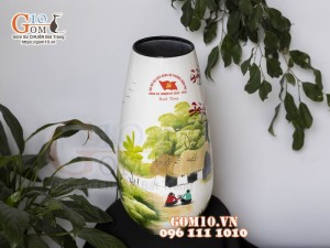 Lọ hoa sơn mài dáng cúp vẽ cảnh làng quê, in logo quà tặng