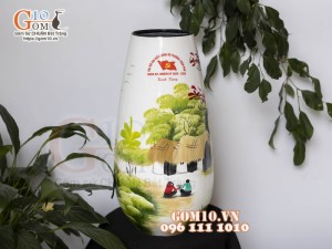 Lọ hoa sơn mài dáng cúp vẽ cảnh làng quê, in logo quà tặng