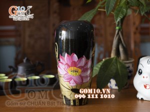 Lọ hoa sơn mài dáng đùi dế vẽ hoa Sen nền đen, cao 28cm