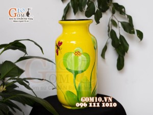 Lọ hoa sơn mài dáng phích nền vàng vẽ chuồn hoa, cao 25cm