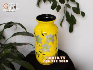 Lọ hoa sơn mài dáng phích nền vàng vẽ hoa, cao 28cm