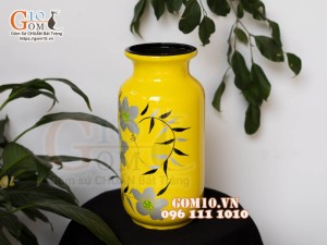Lọ hoa sơn mài dáng phích nền vàng vẽ hoa, cao 28cm