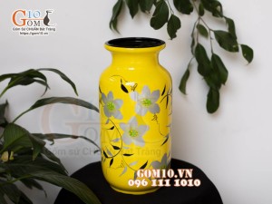 Lọ hoa sơn mài dáng phích nền vàng vẽ hoa, cao 31cm