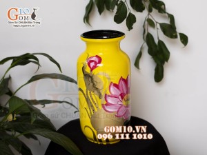 Lọ hoa sơn mài dáng phích nền vàng vẽ hoa sen, cao 28cm