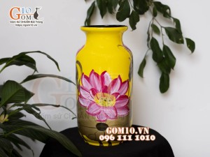Lọ hoa sơn mài dáng phích nền vàng vẽ hoa sen, cao 28cm