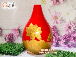 Lọ hoa sơn mài dáng quả gấc vẽ hoa sen vàng