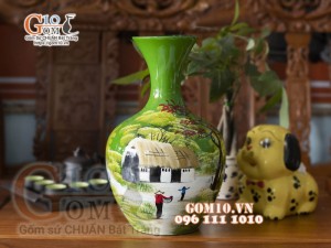 Lọ hoa sơn mài dáng tỏi béo nền xanh họa tiết cảnh làng quê, cao 40cm 