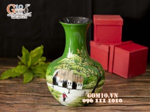Lọ hoa sơn mài dáng tỏi béo nền xanh lá vẽ cảnh làng quê, cao 28cm