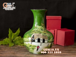 Lọ hoa sơn mài dáng tỏi béo nền xanh lá vẽ cảnh làng quê, cao 28cm