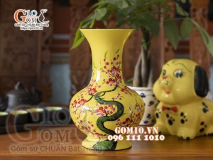 Lọ hoa sơn mài dáng tỏi cao nền vàng họa tiết hoa đào, cao 29cm