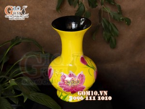 Lọ hoa sơn mài dáng tỏi cao nền vàng vẽ hoa đỏ, cao 28cm