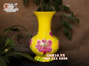 Lọ hoa sơn mài dáng tỏi cao nền vàng vẽ hoa đỏ, cao 28cm