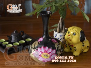 Lọ hoa sơn mài dáng tỏi dẹt  họa tiết hoa Sen, nền đen cao 44cm