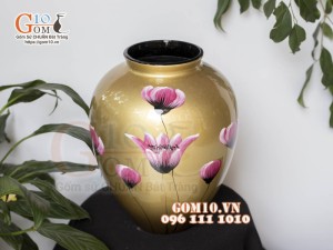 Lọ hoa sơn mài dáng vò miệng nhỏ nền vàng vẽ hoa Tulip, cao 27cm