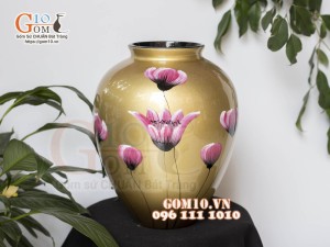 Lọ hoa sơn mài dáng vò miệng nhỏ nền vàng vẽ hoa Tulip, cao 27cm