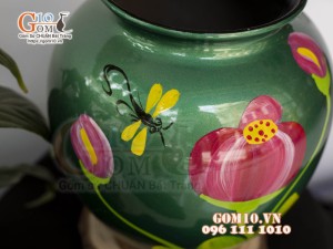 Lọ hoa sơn mài dáng vò miệng rộng nền xanh vẽ Chuồn Hoa, cao 20cm