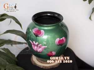 Lọ hoa sơn mài dáng vò miệng rộng nền xanh vẽ hoa Tulip, cao 23cm