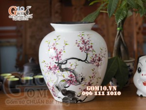 Lọ hoa sơn mài dáng vò nền trắng vẽ hoa đào, cao 28cm