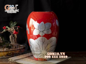 Lọ hoa sơn mài đỏ dán hoa sen bạc, cao 30cm