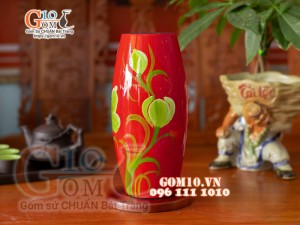 Lọ hoa sơn mài đỏ dáng bom vẽ hoa ly xanh cao 28cm