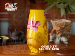 Lọ hoa sơn mài nền vàng dáng cúp vẽ hoa sen cao 38cm